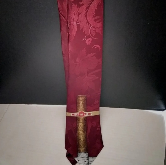 Cigar Tie Designed By A . Rogers - Picture 1 of 2